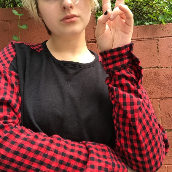 Grunge Plaid Sleeved Top - Picture 3 of 3